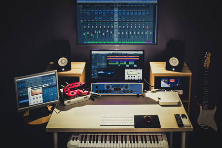 麦克风 声音创意者的核心工具——从配音工作室到DJ台的全场景应用指南